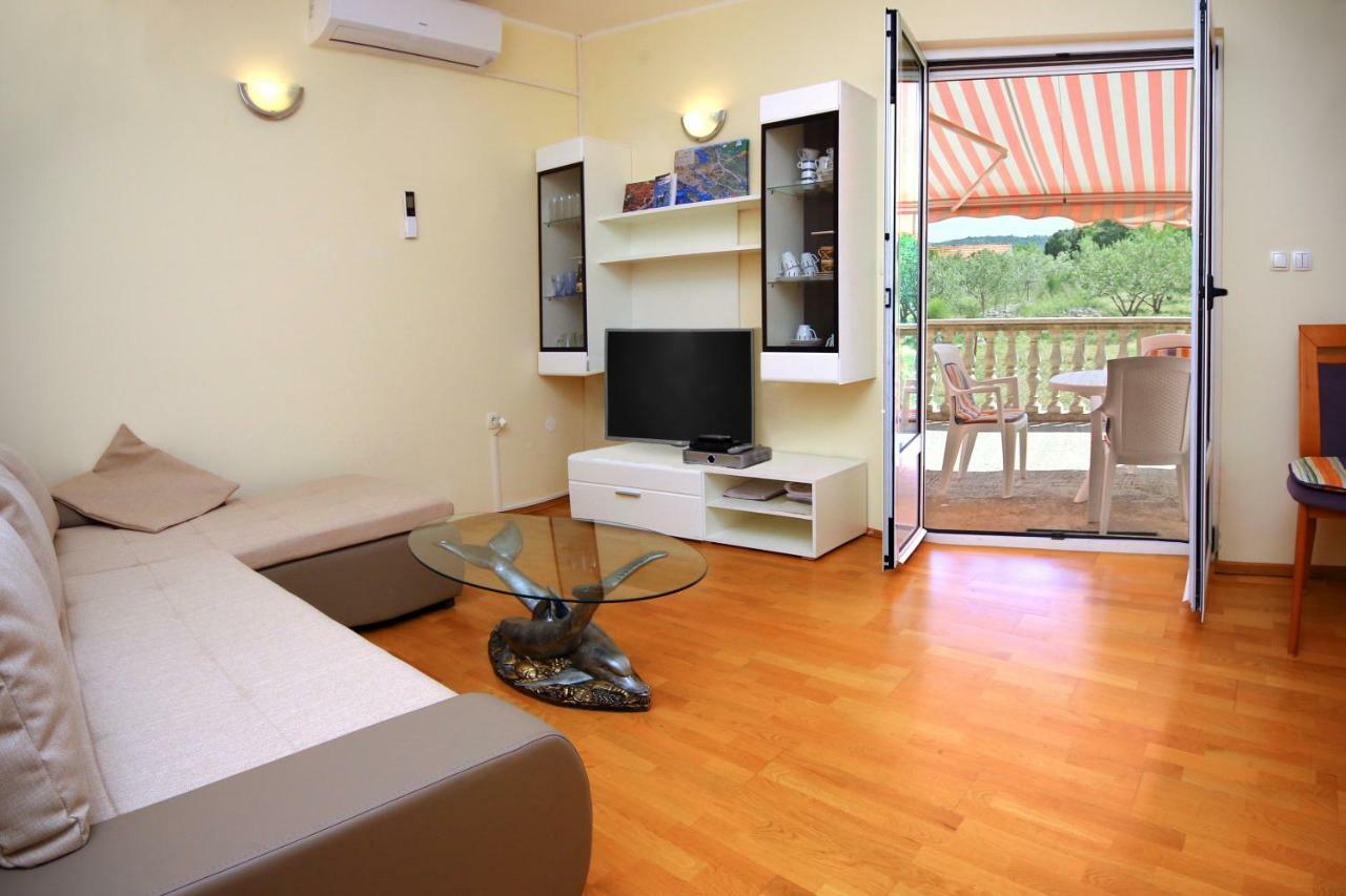 Apartment Mirni Kutak ชิเบนิก ภายนอก รูปภาพ